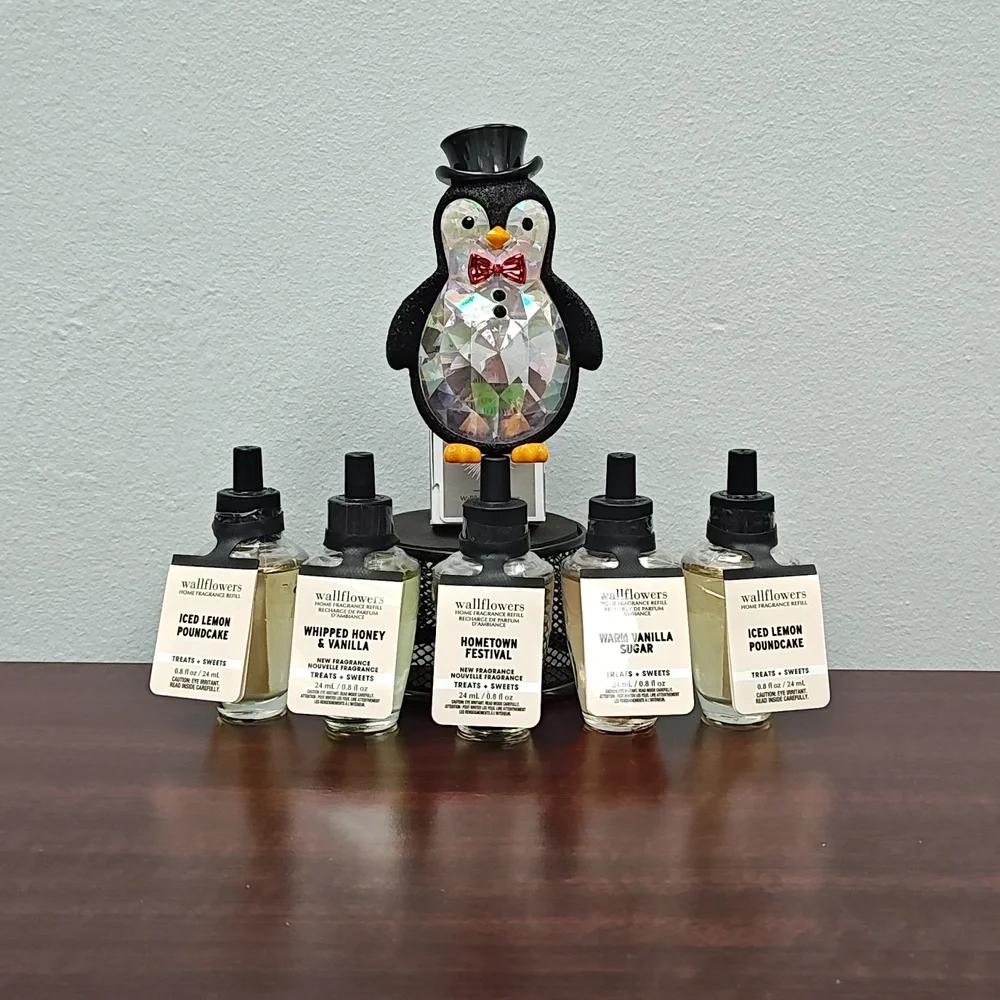 Bath & Body Works White Barn MR.PENGUIN Nightlight + SWEETS & TREATS Wallflowers
